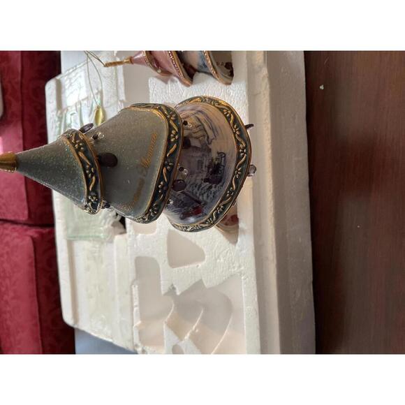 Thomas Kinkade Bone China Christmas Ornaments set of 3 - Picture 4 of 8